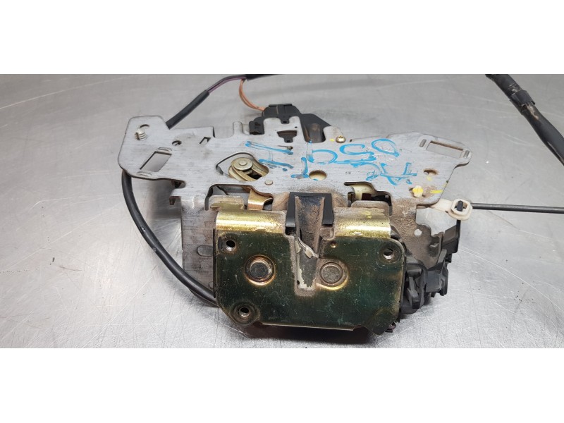 Recambio de cerradura puerta trasera izquierda para chrysler voyager (rg) 2.5 crd se referencia OEM IAM 5019053AD  