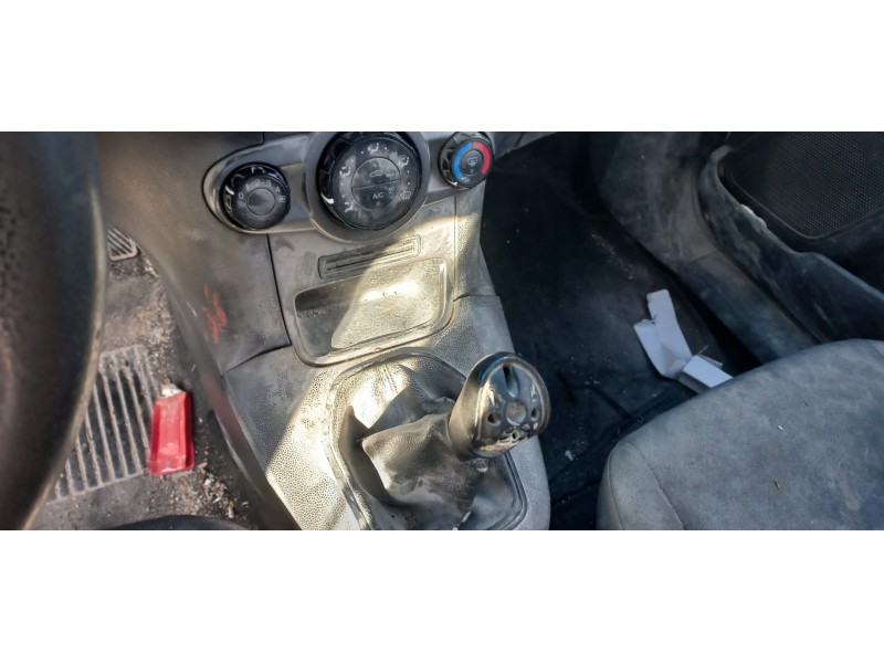 ford fiesta (ccn) del año 2013