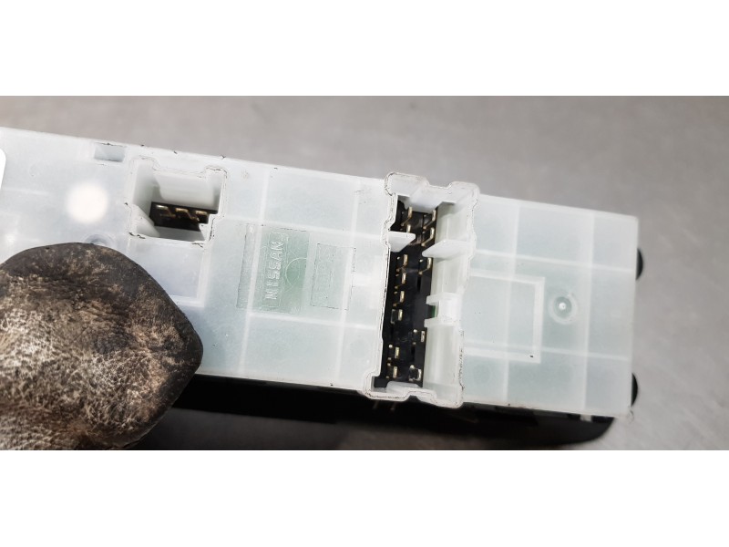 Recambio de mando elevalunas delantero izquierdo para nissan qashqai+2 (jj10) visia referencia OEM IAM 25401BB65B  