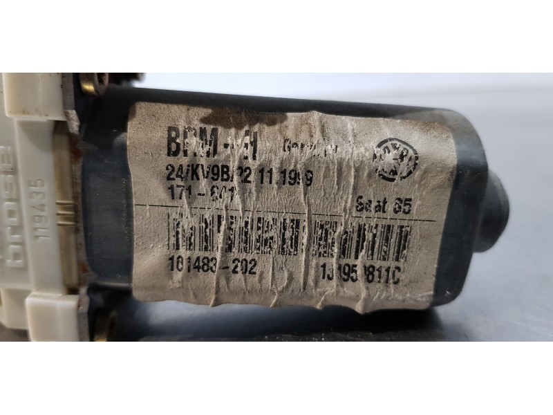 Recambio de motor elevalunas trasero izquierdo para seat leon (1m1) stella referencia OEM IAM 1J1959811C   Recambio de motor elevalunas trasero izquierdo para seat leon (1m1) stella referencia OEM IAM 1J1959811C