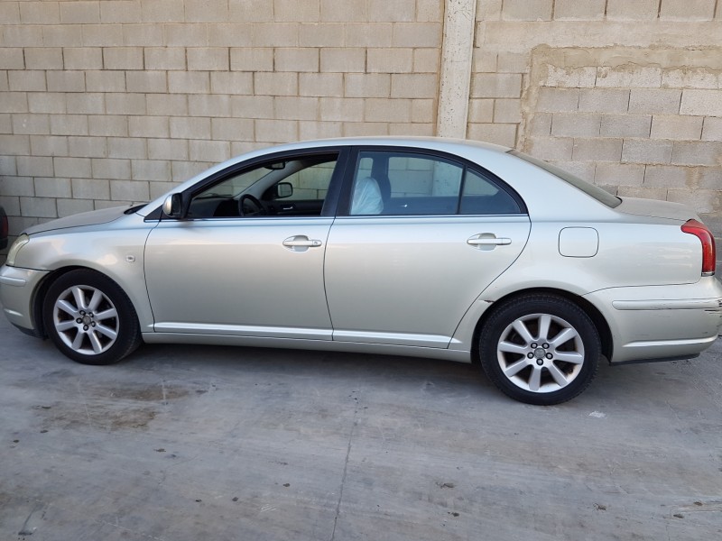 toyota avensis berlina (t25) del año 2004