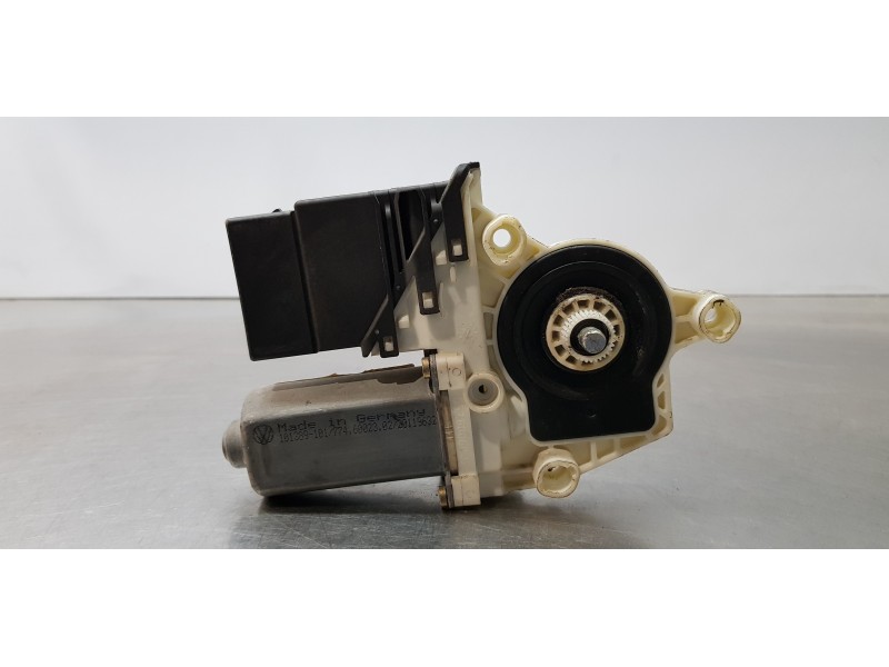 Recambio de motor elevalunas trasero izquierdo para seat leon (1m1) stella referencia OEM IAM 1J1959811C   Recambio de motor elevalunas trasero izquierdo para seat leon (1m1) stella referencia OEM IAM 1J1959811C