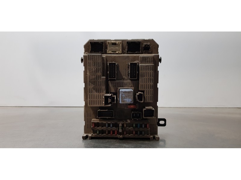 Recambio de caja reles / fusibles para citroen c5 berlina 2.0 hdi x referencia OEM IAM 9647447980  