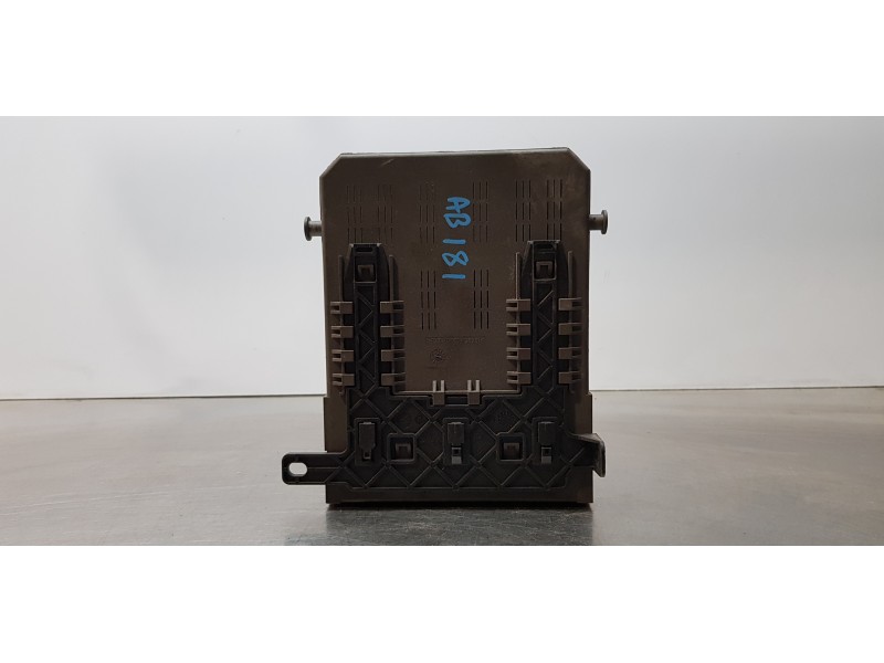 Recambio de caja reles / fusibles para citroen c5 berlina 2.0 hdi x referencia OEM IAM 9647447980  