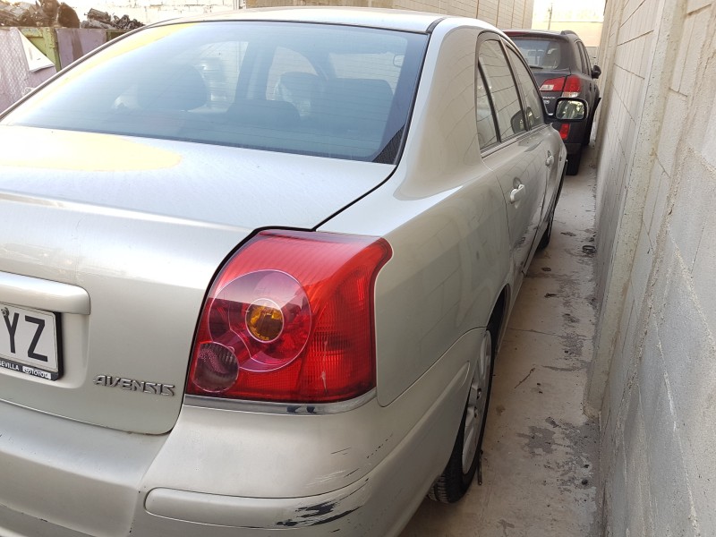 toyota avensis berlina (t25) del año 2004