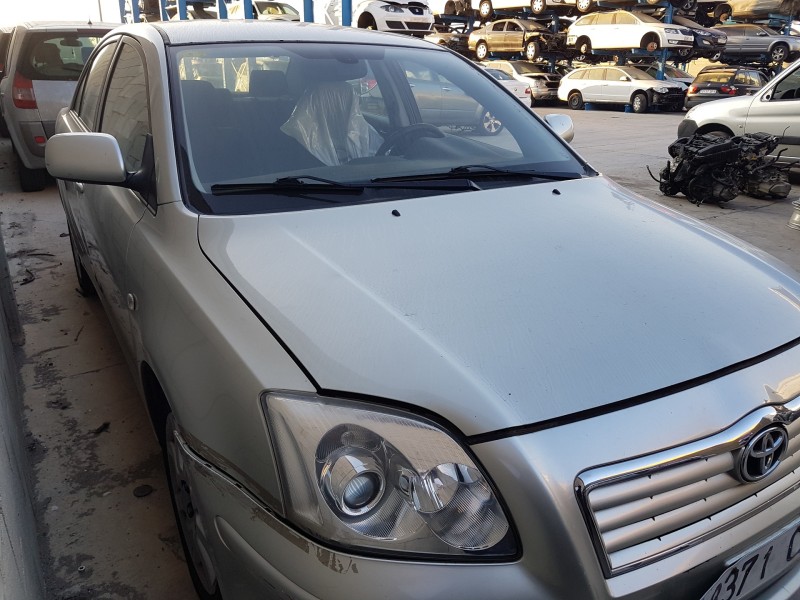 toyota avensis berlina (t25) del año 2004