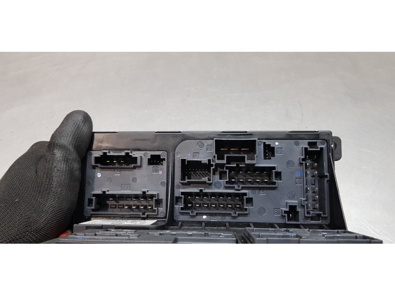 Recambio de caja reles / fusibles para mercedes clase cls (w219) 320 cdi (219.322) referencia OEM IAM 2115456101  