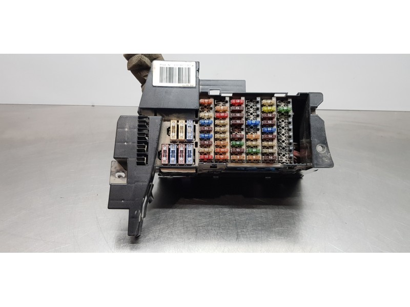 Recambio de caja reles / fusibles para mercedes clase b (w245) 200 cdi (245.208) referencia OEM IAM 1695451740  