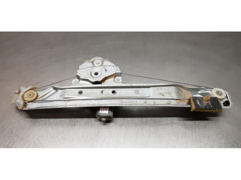 Recambio de elevalunas trasero izquierdo para dacia duster ii comfort 4wd referencia OEM IAM 827210622R   Recambio de elevalunas trasero izquierdo para dacia duster ii comfort 4wd referencia OEM IAM 827210622R