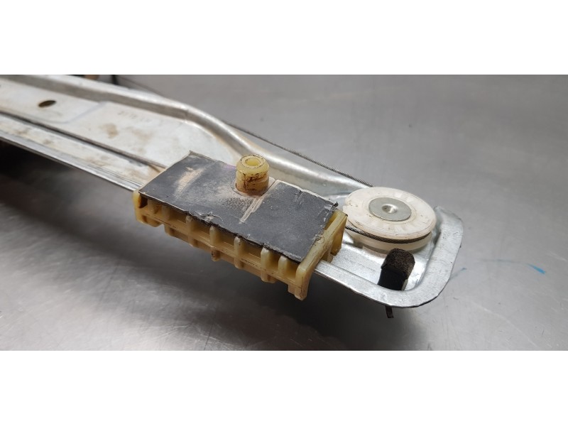 Recambio de elevalunas trasero izquierdo para dacia duster ii comfort 4wd referencia OEM IAM 827210622R   Recambio de elevalunas trasero izquierdo para dacia duster ii comfort 4wd referencia OEM IAM 827210622R