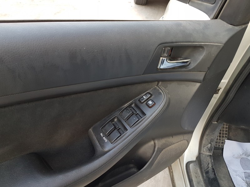 toyota avensis berlina (t25) del año 2004