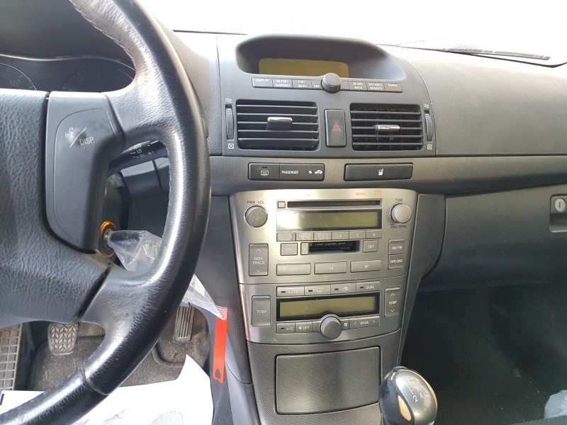 toyota avensis berlina (t25) del año 2004