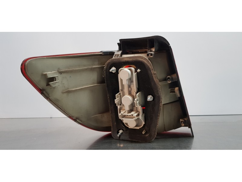 Recambio de piloto trasero derecho para mercedes clase b (w245) 200 cdi (245.208) referencia OEM IAM A1698202664  