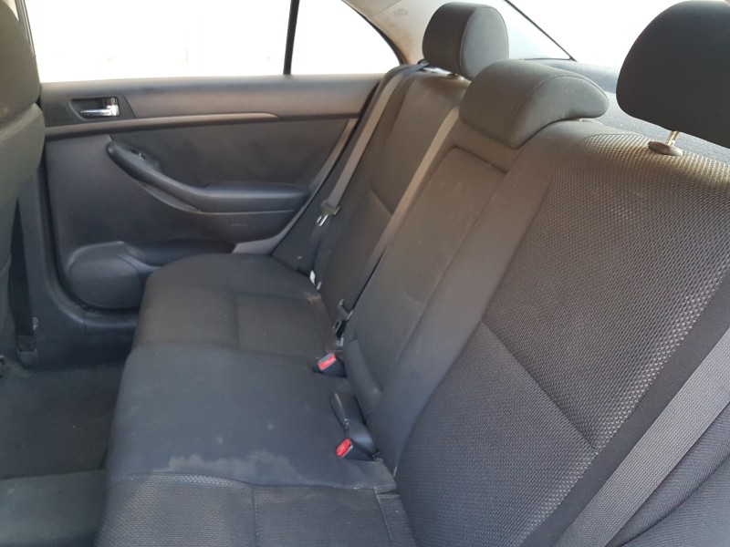 toyota avensis berlina (t25) del año 2004