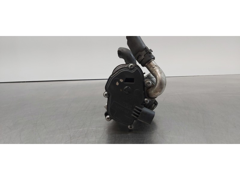 Recambio de valvula egr para volkswagen caddy ocio comfortline bmt referencia OEM IAM 04L131501R  