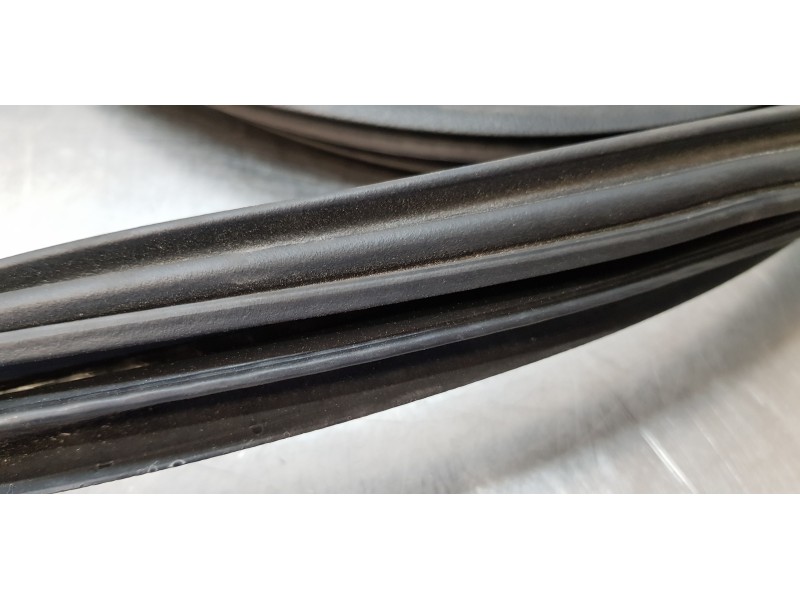 Recambio de gomas contorno puerta para peugeot 5008 active referencia OEM IAM 9676801080   Recambio de gomas contorno puerta para peugeot 5008 active referencia OEM IAM 9676801080