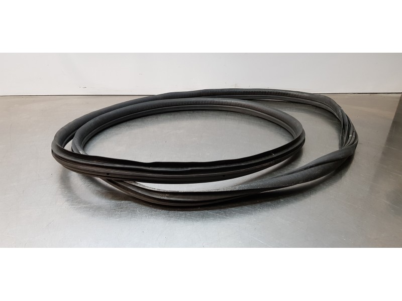 Recambio de gomas contorno puerta para peugeot 5008 active referencia OEM IAM 9676801080   Recambio de gomas contorno puerta para peugeot 5008 active referencia OEM IAM 9676801080