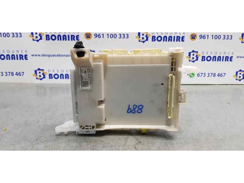 Recambio de caja reles / fusibles para toyota yaris hsd city referencia OEM IAM 8273052K40  