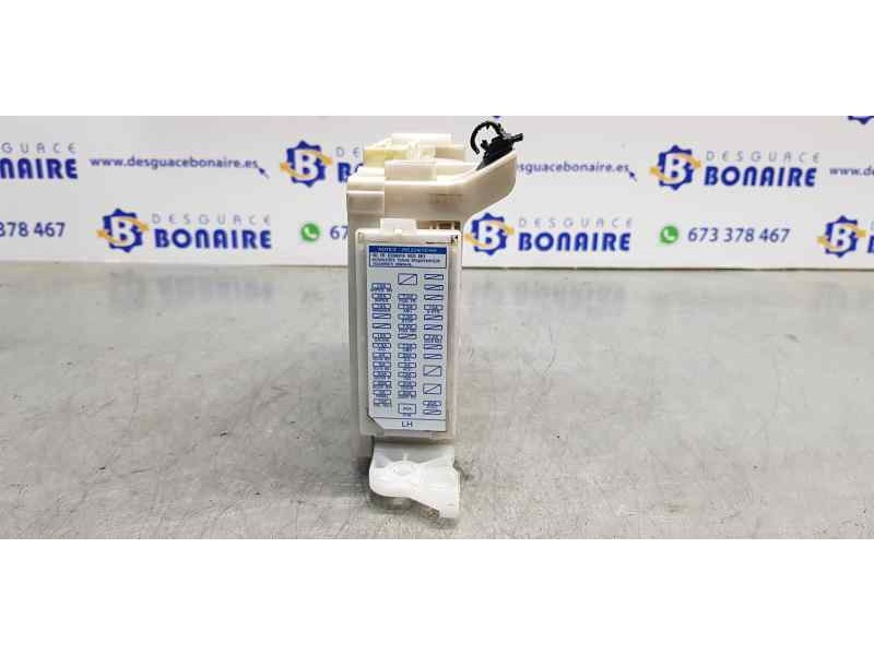 Recambio de caja reles / fusibles para toyota yaris hsd city referencia OEM IAM 8273052K40  