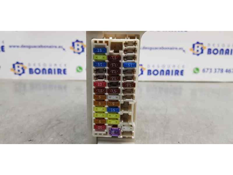 Recambio de caja reles / fusibles para toyota yaris hsd city referencia OEM IAM 8273052K40  