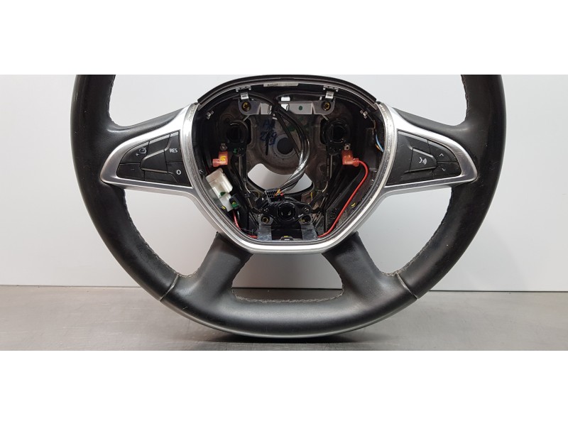 Recambio de volante para dacia duster ii comfort 4wd referencia OEM IAM 484007487R  