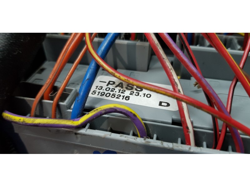 Recambio de caja reles / fusibles para citroen nemo basis referencia OEM IAM 51905216   Recambio de caja reles / fusibles para citroen nemo basis referencia OEM IAM 51905216