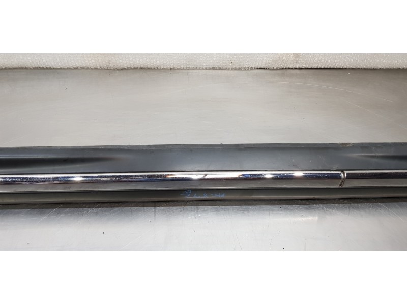 Recambio de faldon lateral para mitsubishi outlander (cw0) motion 4wd referencia OEM IAM 6512A258  