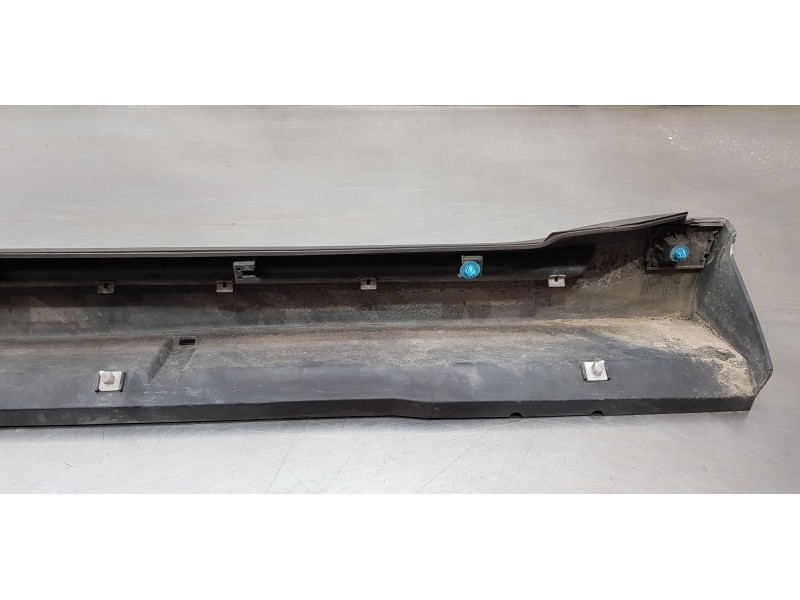 Recambio de faldon lateral para mitsubishi outlander (cw0) motion 4wd referencia OEM IAM 6512A258  