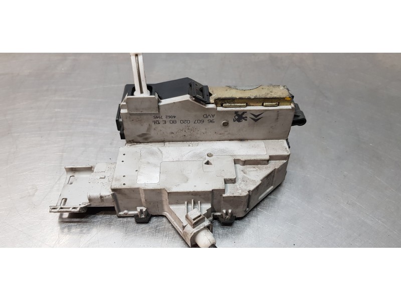 Recambio de cerradura puerta delantera derecha para peugeot 407 coupe pack referencia OEM IAM 9660702080  