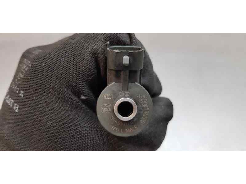 Recambio de inyector para peugeot 208 style referencia OEM IAM 0445110566  