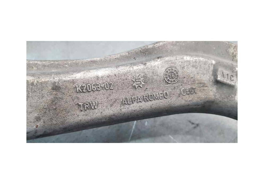 Recambio de brazo suspension superior delantero izquierdo para alfa romeo stelvio (630) super q4 referencia OEM IAM K206302  