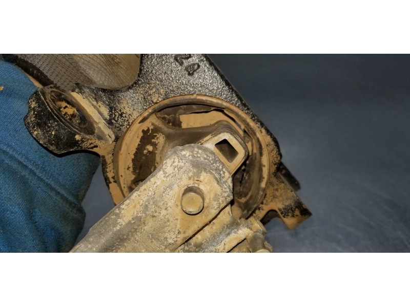 Recambio de soporte motor izquierdo para mazda cx-5 skyactiv referencia OEM IAM KD6239070B  