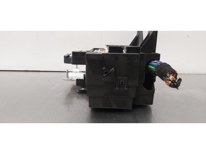 Recambio de caja reles / fusibles para jaguar xf r-sport awd referencia OEM IAM C2D23644  