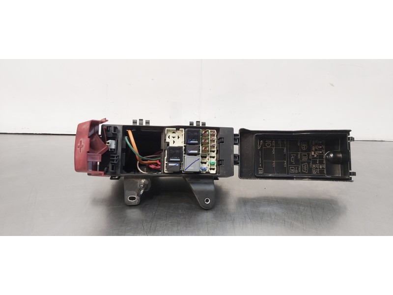 Recambio de caja reles / fusibles para jaguar xf r-sport awd referencia OEM IAM T4N11774  