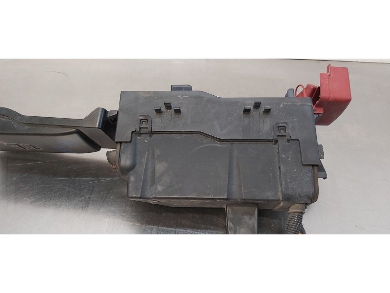 Recambio de caja reles / fusibles para jaguar xf r-sport awd referencia OEM IAM T4N11774  