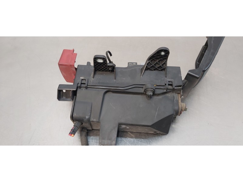 Recambio de caja reles / fusibles para jaguar xf r-sport awd referencia OEM IAM T4N11774  