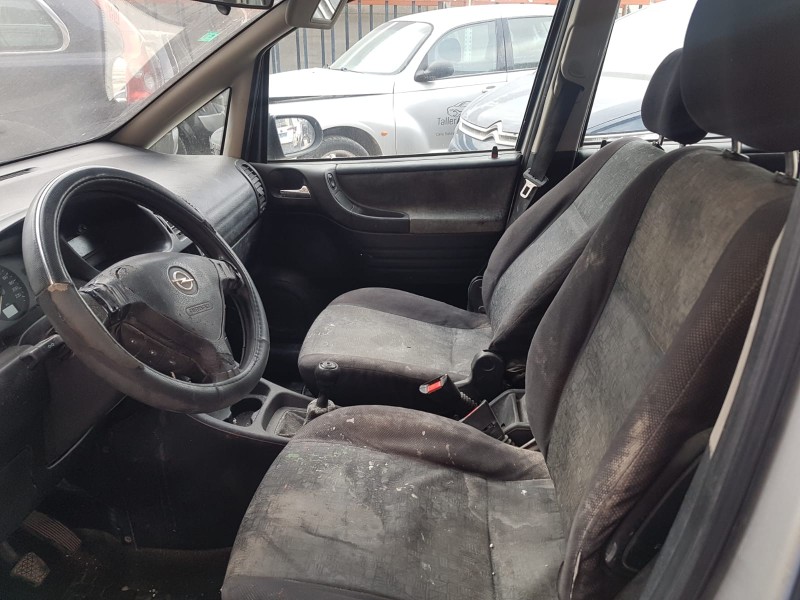 opel zafira a del año 2000