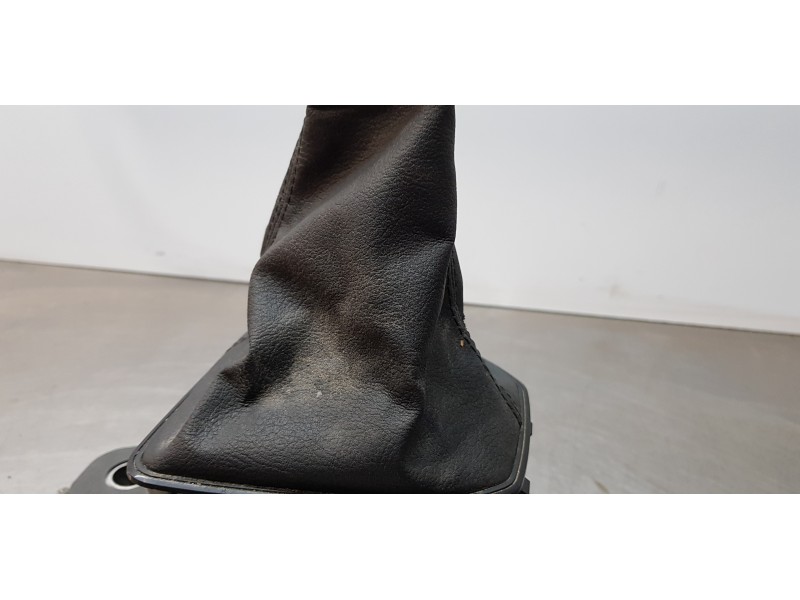 Recambio de palanca cambio para volkswagen caddy furgón/kombi kombi referencia OEM IAM 1K0711061B  