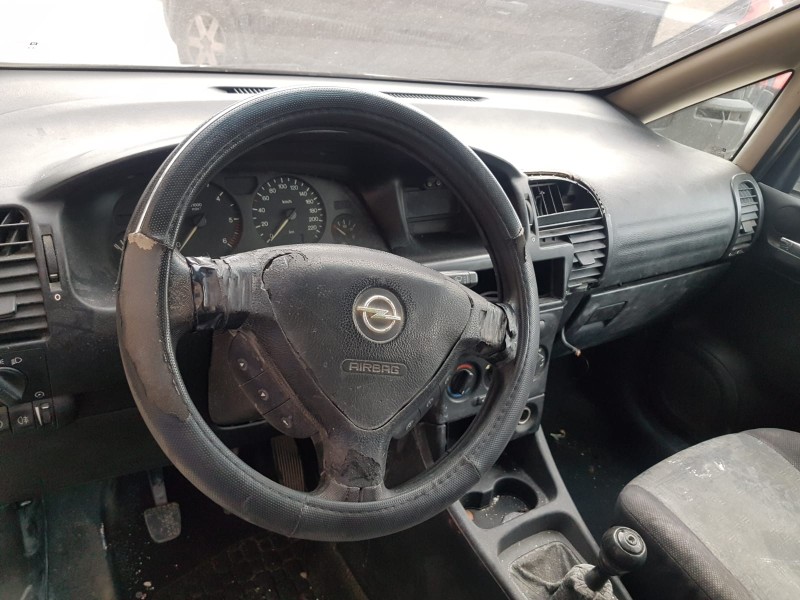 opel zafira a del año 2000