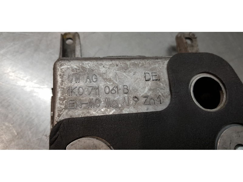 Recambio de palanca cambio para volkswagen caddy furgón/kombi kombi referencia OEM IAM 1K0711061B  