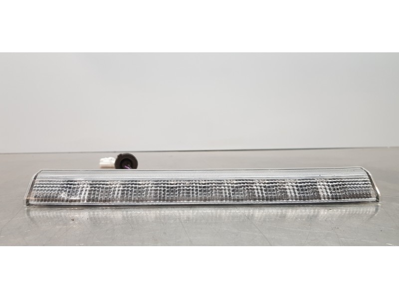 Recambio de luz central de freno para toyota rav4 hybrid 4x2 advance referencia OEM IAM 8157048080  