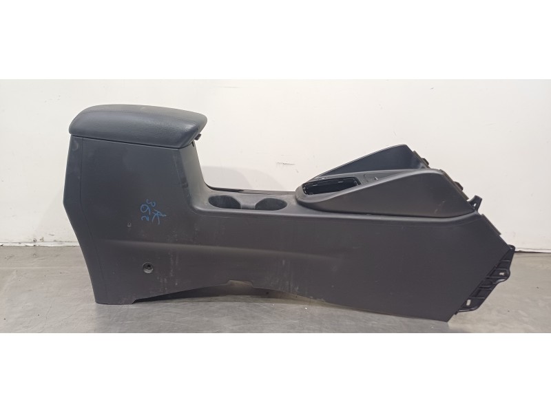 Recambio de apoyabrazos central para kia carens ( ) basic referencia OEM IAM 84610A4000WK  