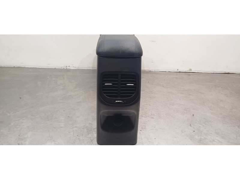 Recambio de apoyabrazos central para kia carens ( ) basic referencia OEM IAM 84610A4000WK  