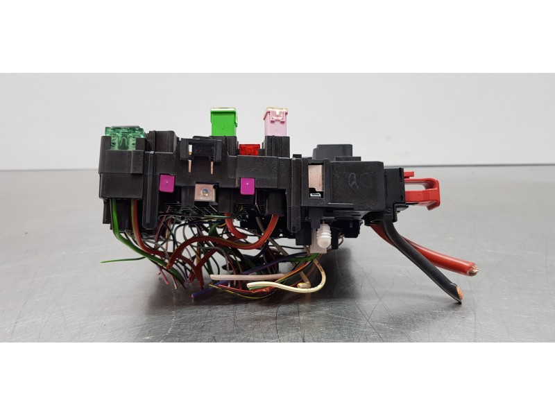 Recambio de caja reles / fusibles para volkswagen tiguan edition bmt referencia OEM IAM 5Q0937615C  