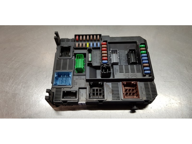 Recambio de caja reles / fusibles para peugeot 308 sw active referencia OEM IAM 9807054180 BSI N04 