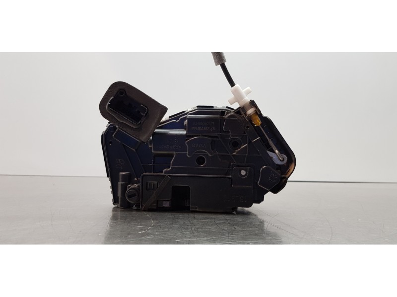 Recambio de cerradura puerta trasera izquierda para volkswagen tiguan edition bmt referencia OEM IAM 5NA839015C  