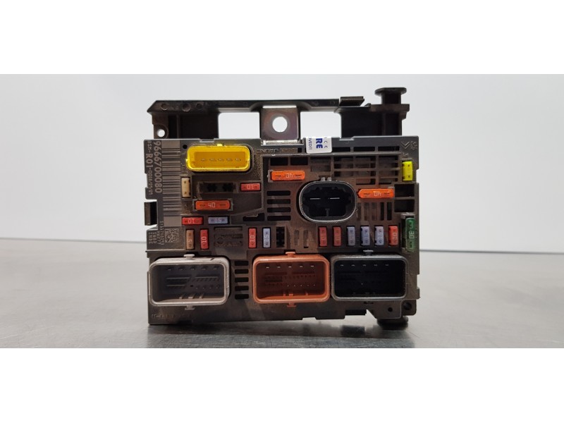Recambio de caja reles / fusibles para citroen c4 grand picasso exclusive referencia OEM IAM 9666700080  