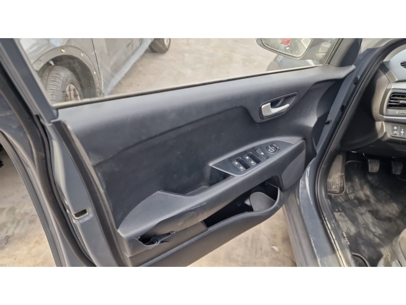 kia rio (yb) del año 2021