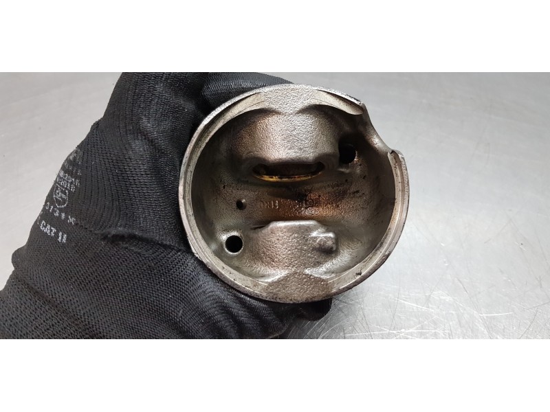 Recambio de piston para infiniti qx30 premium referencia OEM IAM 12010HG00G  