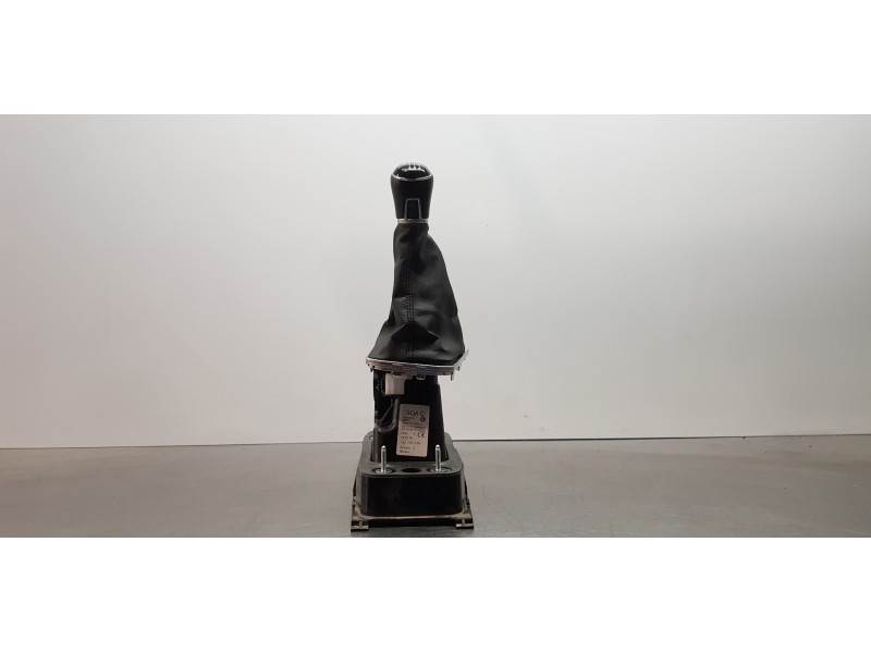 Recambio de palanca cambio para volkswagen tiguan edition bmt referencia OEM IAM 5QA711049C  